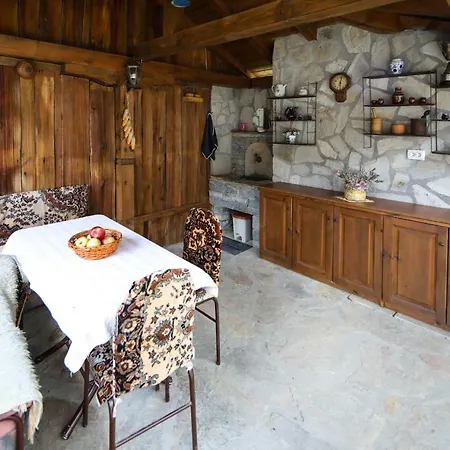 Pensión тодорината къща 3*